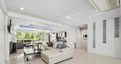 10 bedroom, for 28 guests, 2 private pools only 7 Kms to Patong beach
