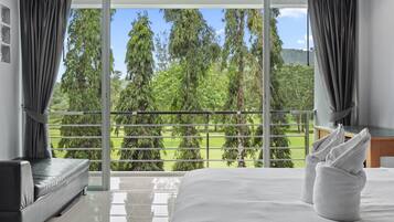 10 bedrooms, desk, iron/ironing board, travel cot