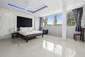 10 bedrooms, desk, iron/ironing board, travel crib