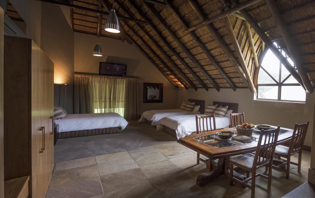 Coffres-forts dans les chambres, bureau, fer et planche à repasser