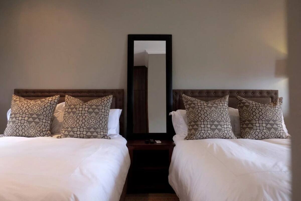 In-room safe, desk, iron/ironing board, free WiFi