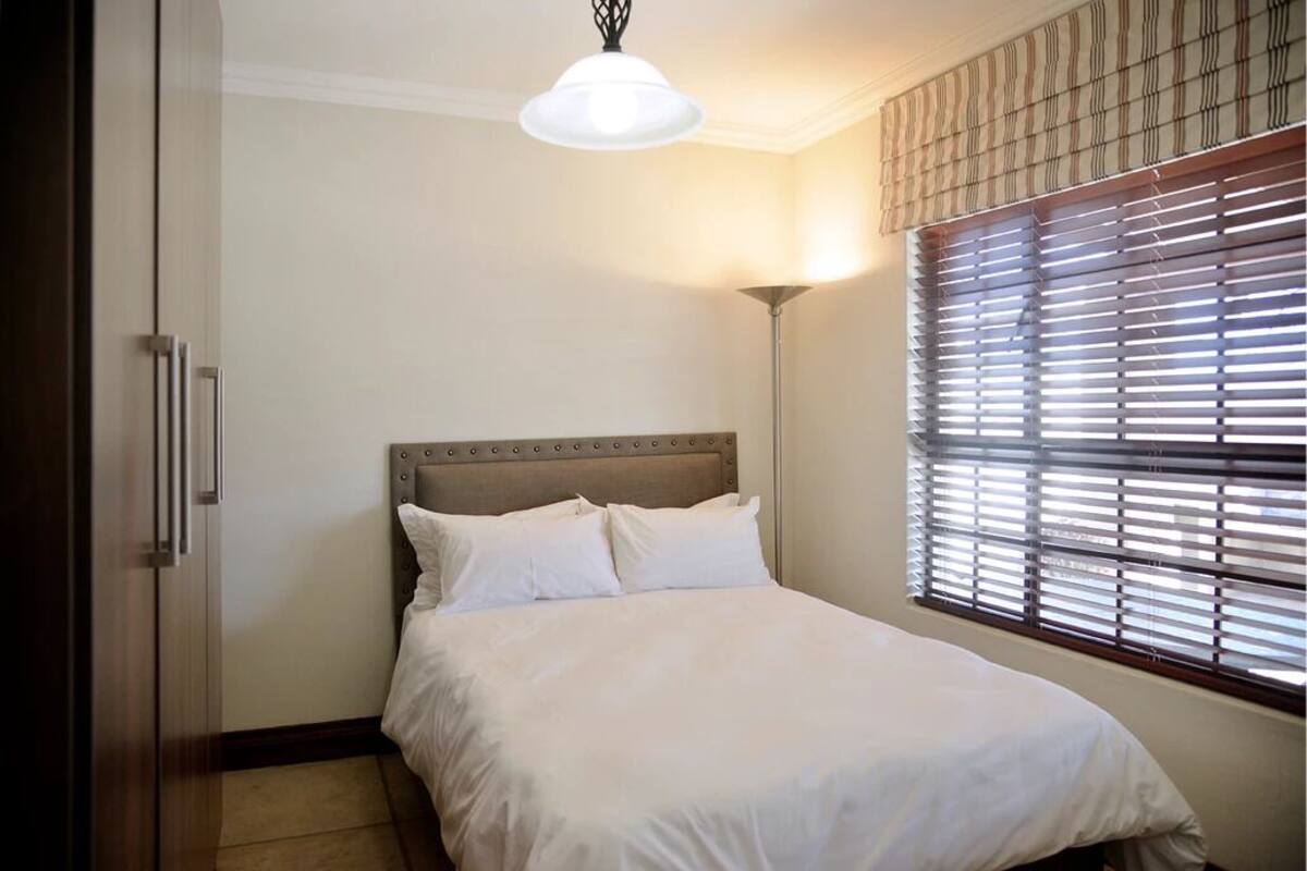 Room (Manor House Room 1) | In-room safe, desk, iron/ironing board, free WiFi