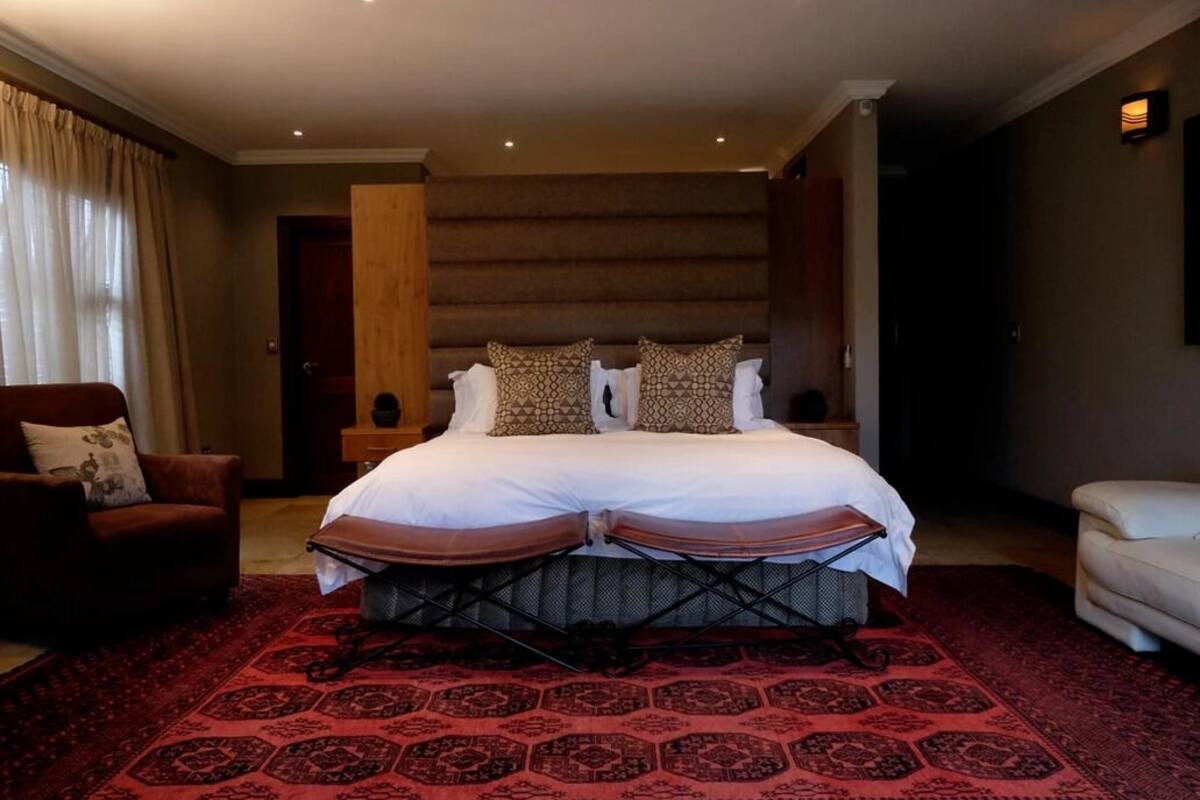 In-room safe, desk, iron/ironing board, free WiFi