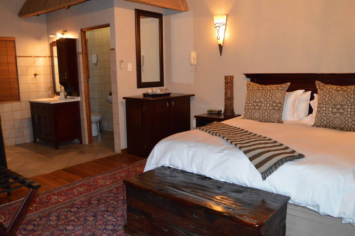 House (Gate) | In-room safe, desk, iron/ironing board, free WiFi