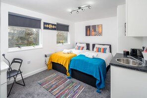 Individually decorated, individually furnished, iron/ironing board - SAV Wembley Studios (Wembley)