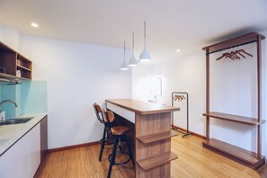 Penthouse | Makan di kamar