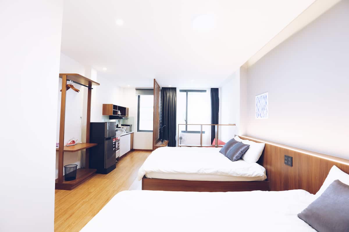 Family Studio, Kitchenette | 1 bedroom, minibar, desk, blackout drapes