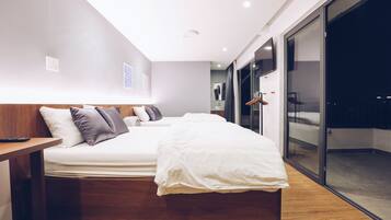 Panoramic-Studio, Stadtblick | Minibar, Schreibtisch, Verdunkelungsvorhänge, schallisolierte Zimmer