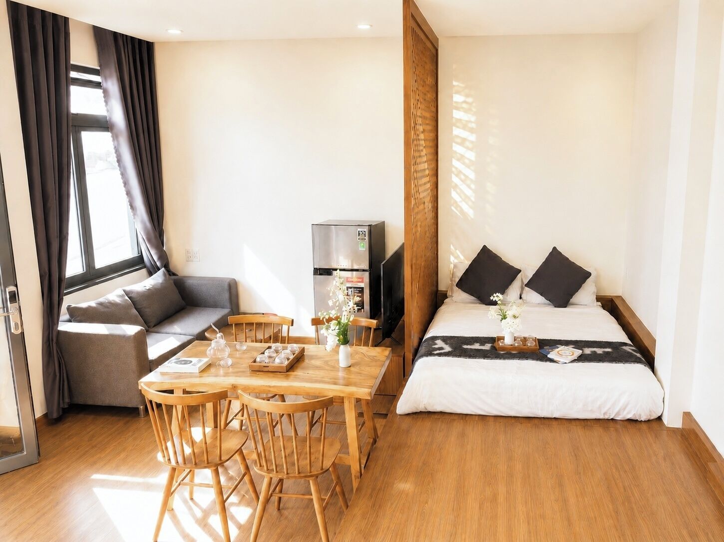 Family Apartment, Garden View | Living area | 32-inch flat-screen TV with cable channels, fireplace