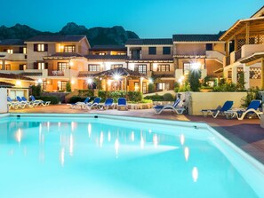 Pool - Cosy apartment for 4 people with pool, WIFI, A/C, TV and terrace (Arzachena)