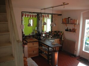 Fridge, microwave, oven, stovetop - 110m2 house + pool, No neighbors, in the countryside between Uzès and Cévennes (Occitanie)