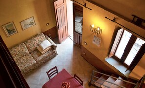 TV - House between citrus (Rodì Milici)