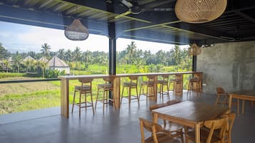 Se sirven desayunos, comidas y cenas