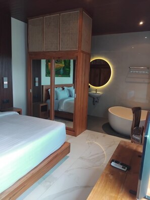 Luxury Room | Desk, laptop workspace, blackout drapes, soundproofing - Sujiwa Ubud Hotel & Villa (Sukawati)
