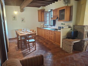 Dining - House with private garden in the Crete Senesi (Asciano)