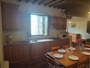 Fridge, microwave, oven, stovetop - House with private garden in the Crete Senesi (Asciano)