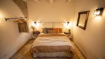 7 Schlafzimmer, Zimmersafe, Schreibtisch, Bügeleisen/Bügelbrett