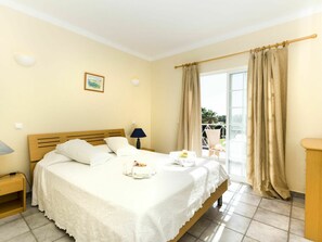 2 bedrooms, iron/ironing board, travel cot, free WiFi