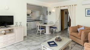 TV, DVD player - Wonderful  villa for 4 people with A/C, pool, WIFI, TV and terrace (Porches)