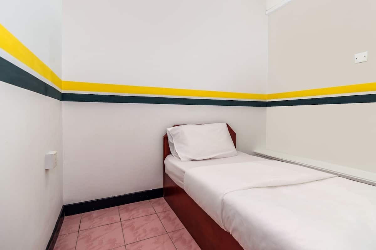 Quarto solteiro standard | Escrivaninha, ferros/tábuas de passar roupa, Wi-Fi de cortesia