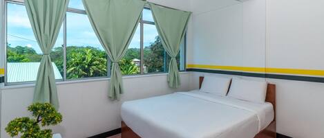 Economy Double Room | Desk, iron/ironing board, free WiFi, bed sheets