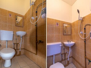 Standard Double Room | Bathroom | Shower, rainfall showerhead, free toiletries, bidet - SPOT ON 89936 Sutera Inn (Kota Kinabalu)