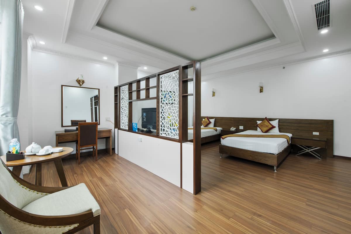 Deluxe Twin Room, 1 Bedroom, Private Bathroom, City View | Minibar, desk, blackout curtains, soundproofing