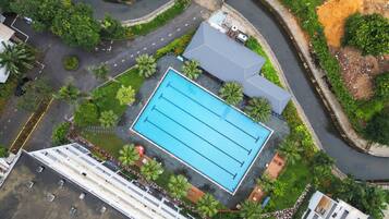 Seasonal outdoor pool