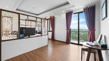 Deluxe Twin Room, 1 Bedroom, Private Bathroom, City View | City view