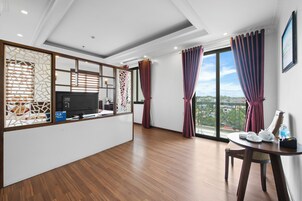 Deluxe Twin Room, 1 Bedroom, Private Bathroom, City View | City view