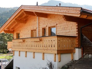 Exterior detail - Cosy apartment for 6 people with WIFI, TV and terrace (Wildschönau)
