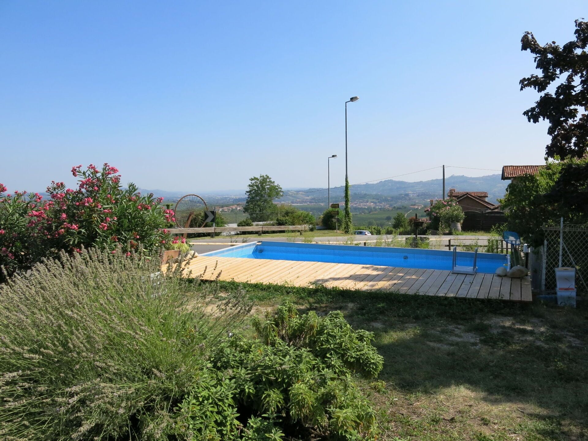 Plante, Ciel, L'Eau, Éclairage Public, Arbre, Lot Terre, Piscine, Plan D'Eau, Ombre, Zone Résidentielle