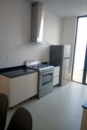 Refrigerador y utensilios de cocina 