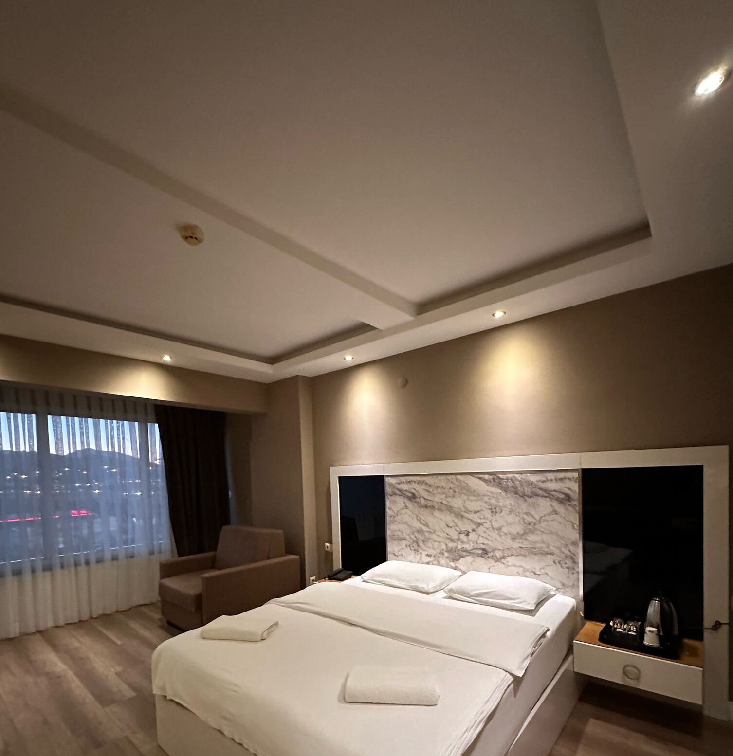 Habitación estándar | Espacio para trabajar con laptop, wifi gratis y ropa de cama 