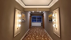 Kamar Standar | Ruang kerja ramah laptop, Wi-Fi gratis, dan seprai linen