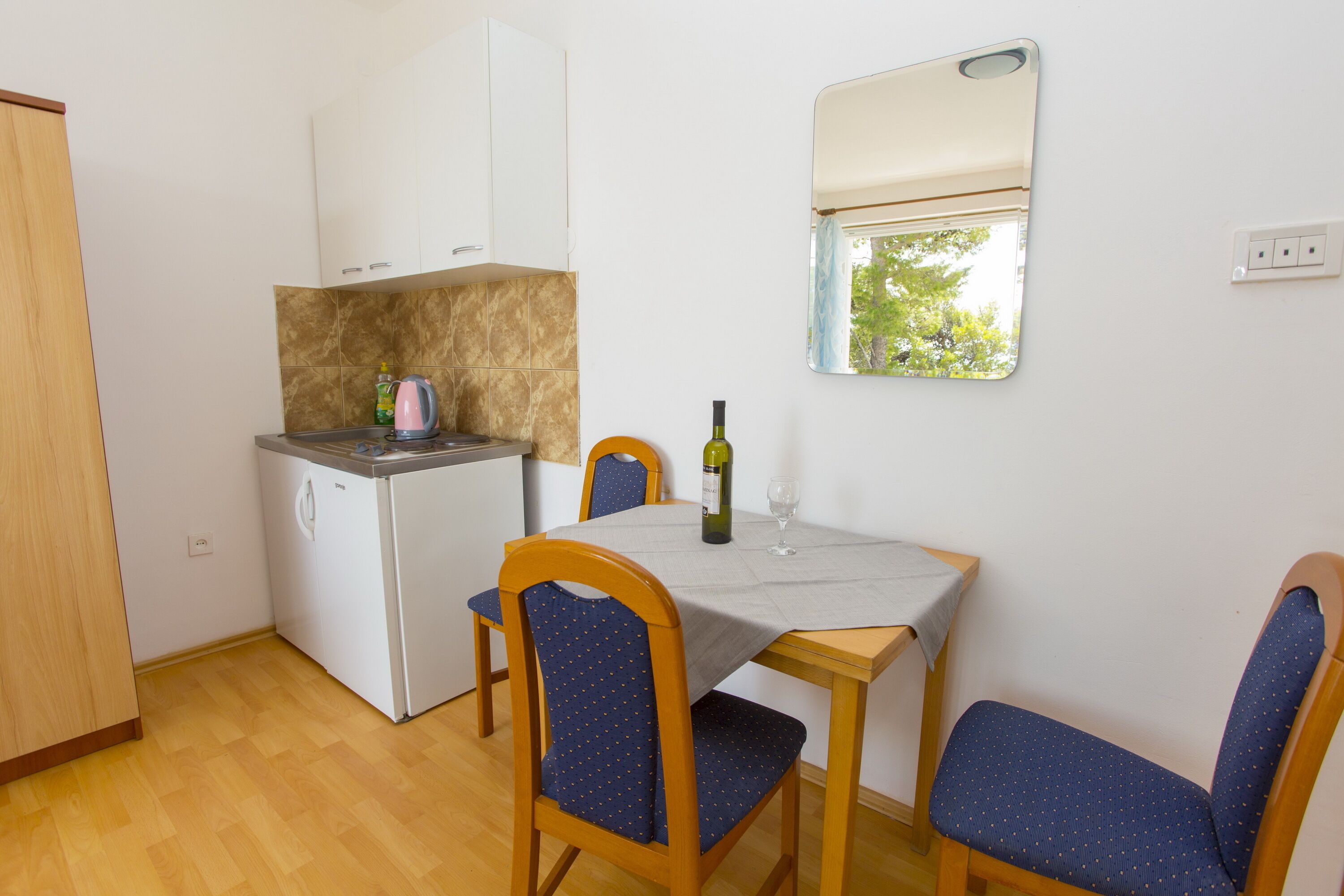 Comfort studio with terrace and sea view A3 | Private kitchenette | Fridge, stovetop, electric kettle, cookware/dishes/utensils