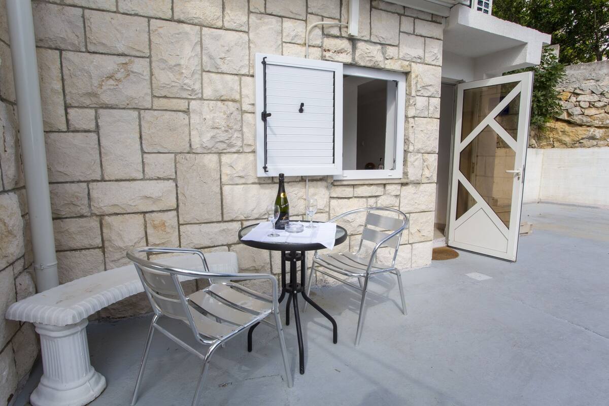 One bedroom apartment (2 adults) with terrace and sea view A2 | Terrace/patio
