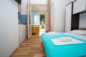 One bedroom apartment with terrace A8 | Living area | Flat-screen TV - Apartmani Villa Dvorski (Baska Voda)