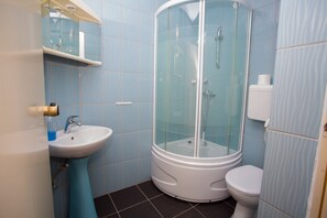 Studio apartment with terrace and sea view A7 | Bathroom - Apartmani Villa Dvorski (Baska Voda)