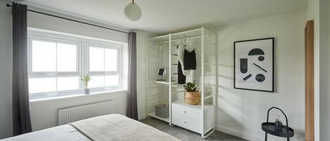 3 عدّة غرف نوم وبديكورات فريدة لكل غرفة وطراز فريد لكل وحدة