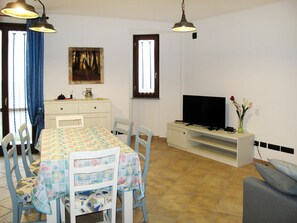 Dining - Nice apartment for 6 guests with WIFI, TV, patio, pets allowed and panoramic view (Savona)