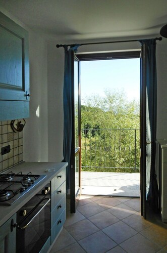 Cosy apartment for 6 people with WIFI, TV, patio, pets allowed and panoramic view