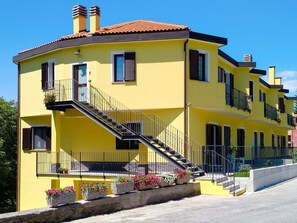 Exterior - Cosy apartment for 4 people with WIFI, TV, patio, pets allowed and panoramic view (Savona)