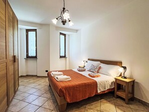 1 غرفة نوم ومكواة/لوح كي وسرير سفر وواي فاي مجانًا