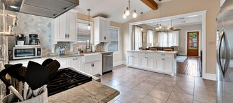 5 Min. From Magnolia Silos and Newly Updated!