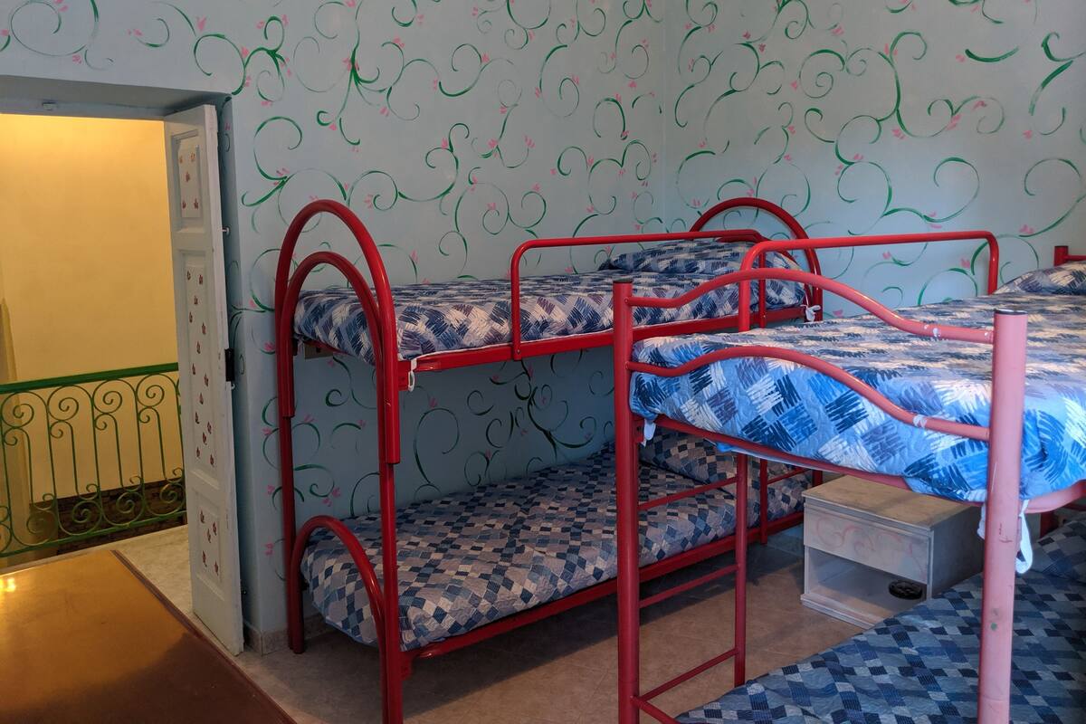 Individually decorated, bed sheets