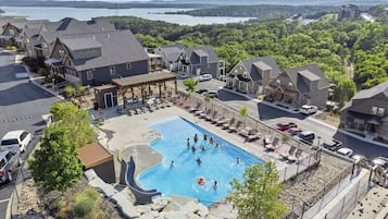 Inomhuspool och uppvÀrmd pool