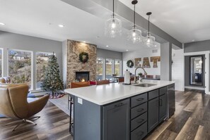 المنشأة من الداخل