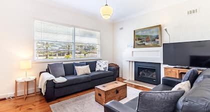 40 Campbell - comfortable and spacious with a large enclosed backyard, ideal for children and pets