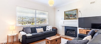 40 Campbell - comfortable and spacious with a large enclosed backyard, ideal for children and pets